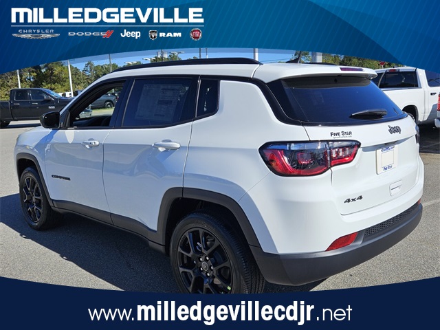 2026 Jeep Compass Latitude photo 3