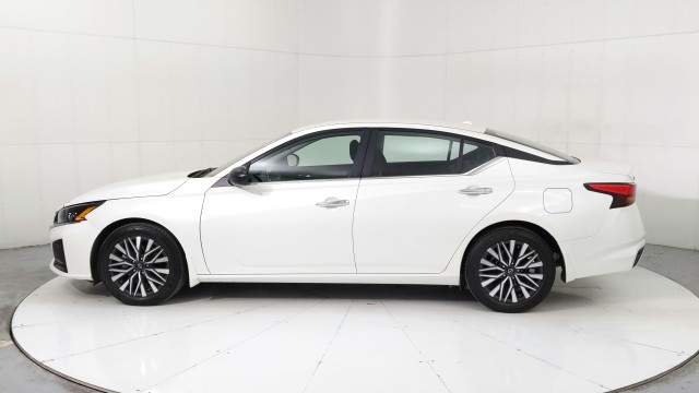 Used 2024 WHITE Nissan 2.5 SV image 3