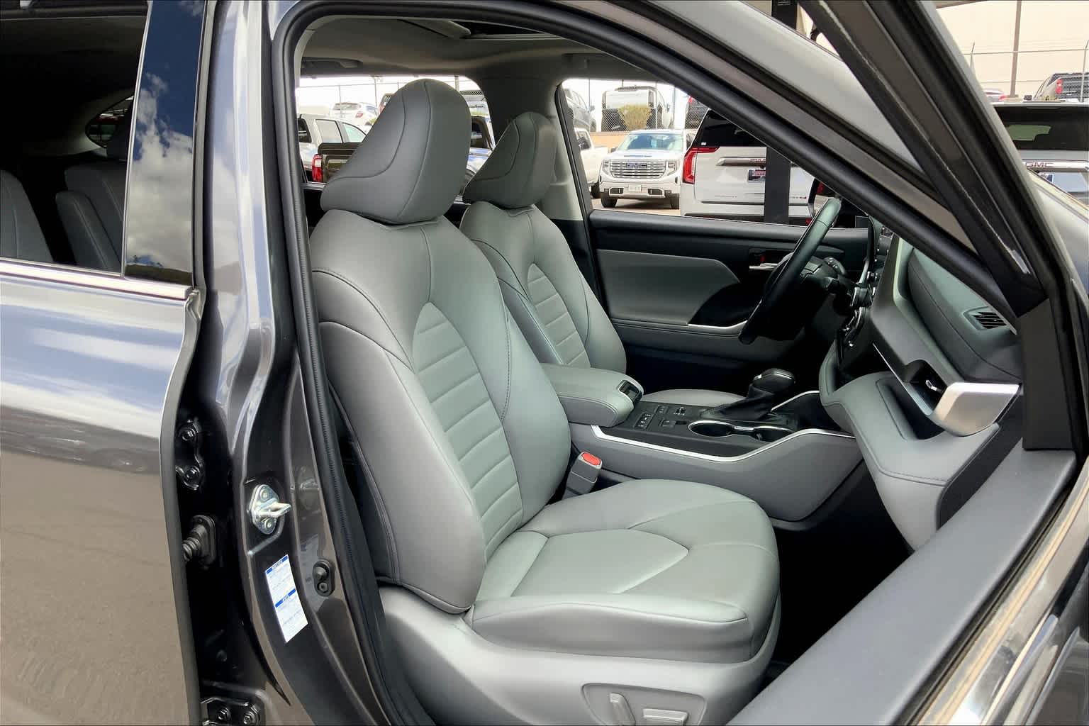 2022 Toyota Highlander XLE photo 14
