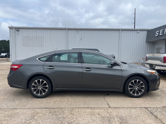 2016 Toyota Avalon Limited photo 2