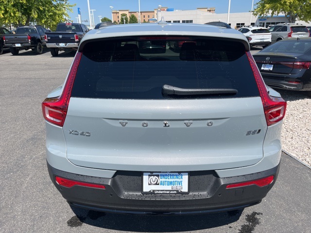 2026 Volvo XC40 Plus photo 4