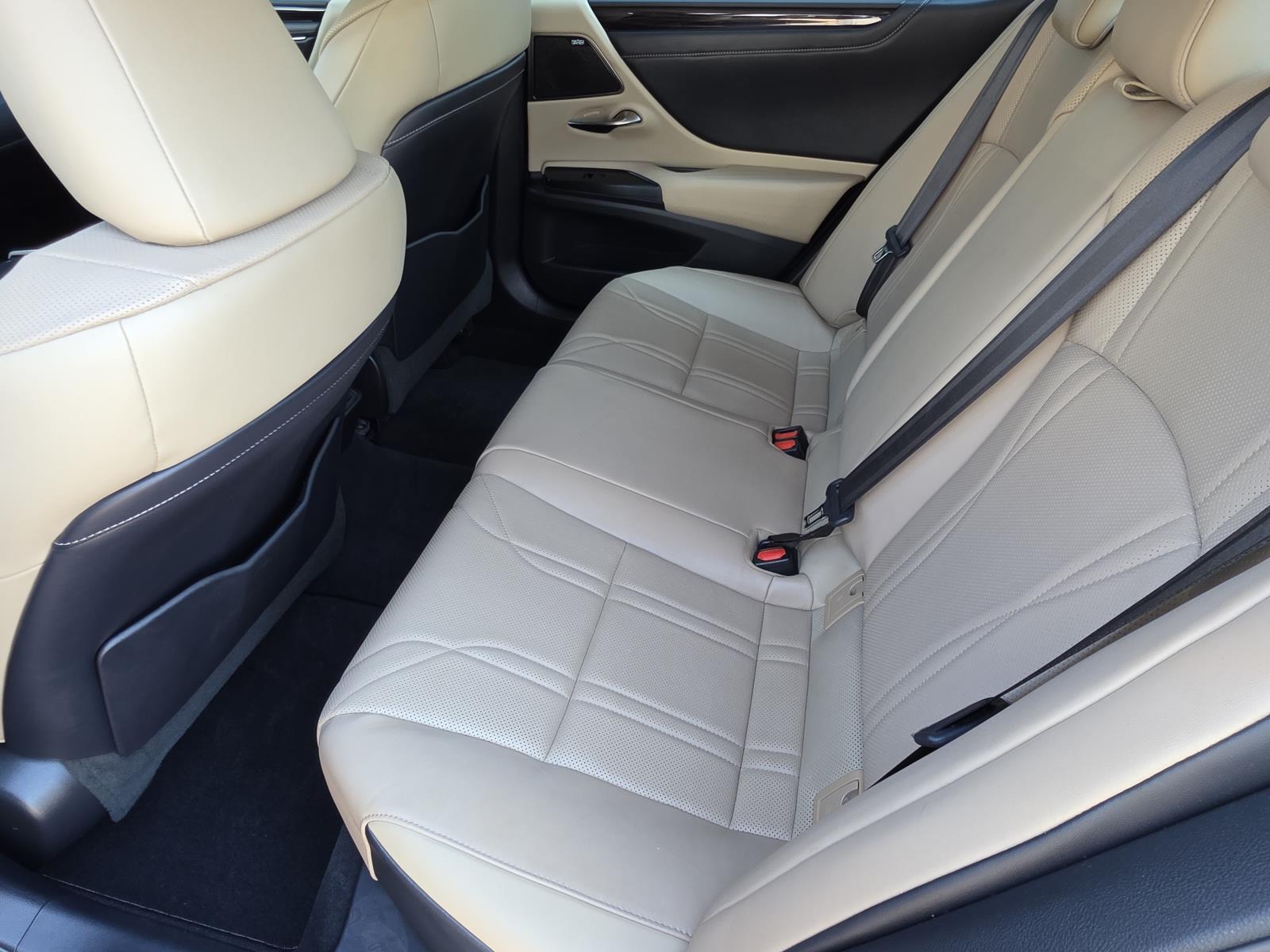 2020 Lexus ES 350 Luxury photo 6