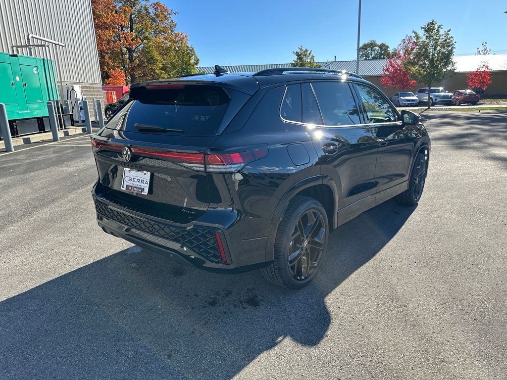 2026 Volkswagen Tiguan SE R-Line Black photo 4
