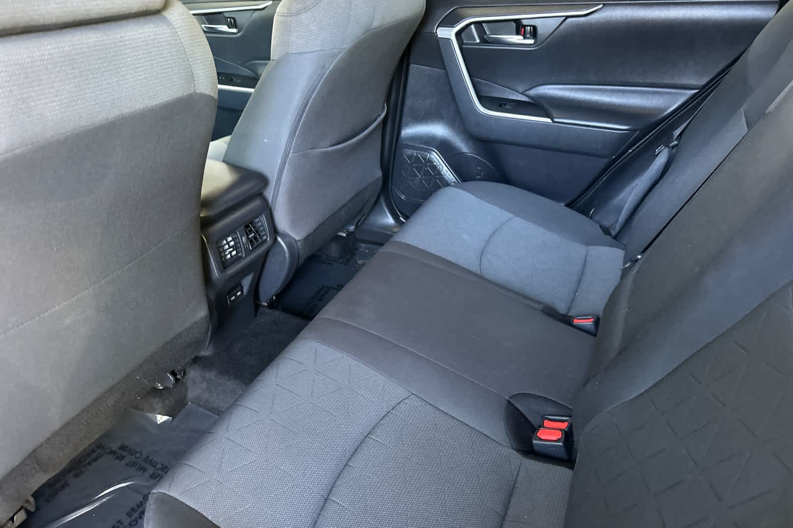 2022 Toyota RAV4 XLE photo 4