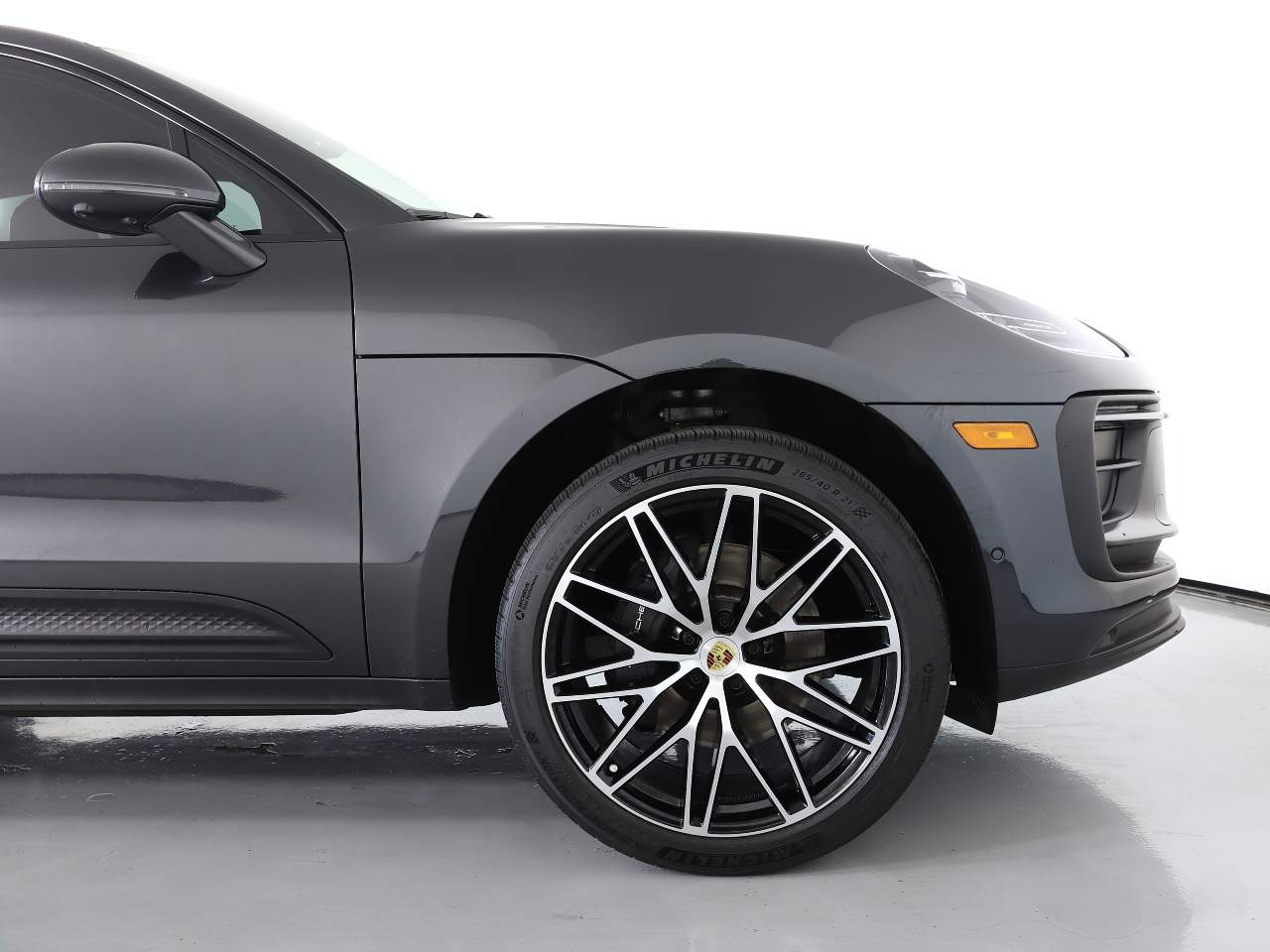 2023 Porsche Macan T photo 10