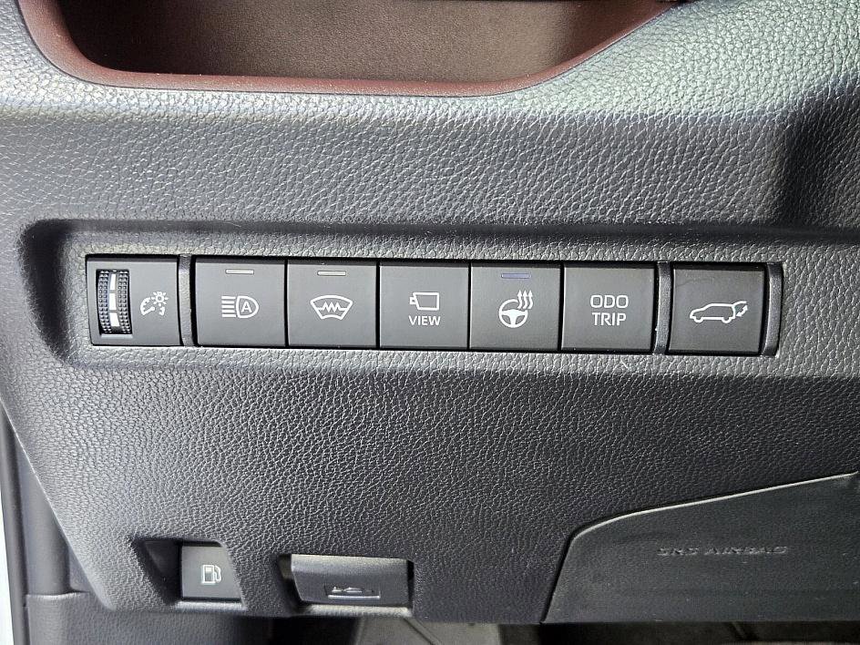 2024 Toyota RAV4 Hybrid Limited photo 24