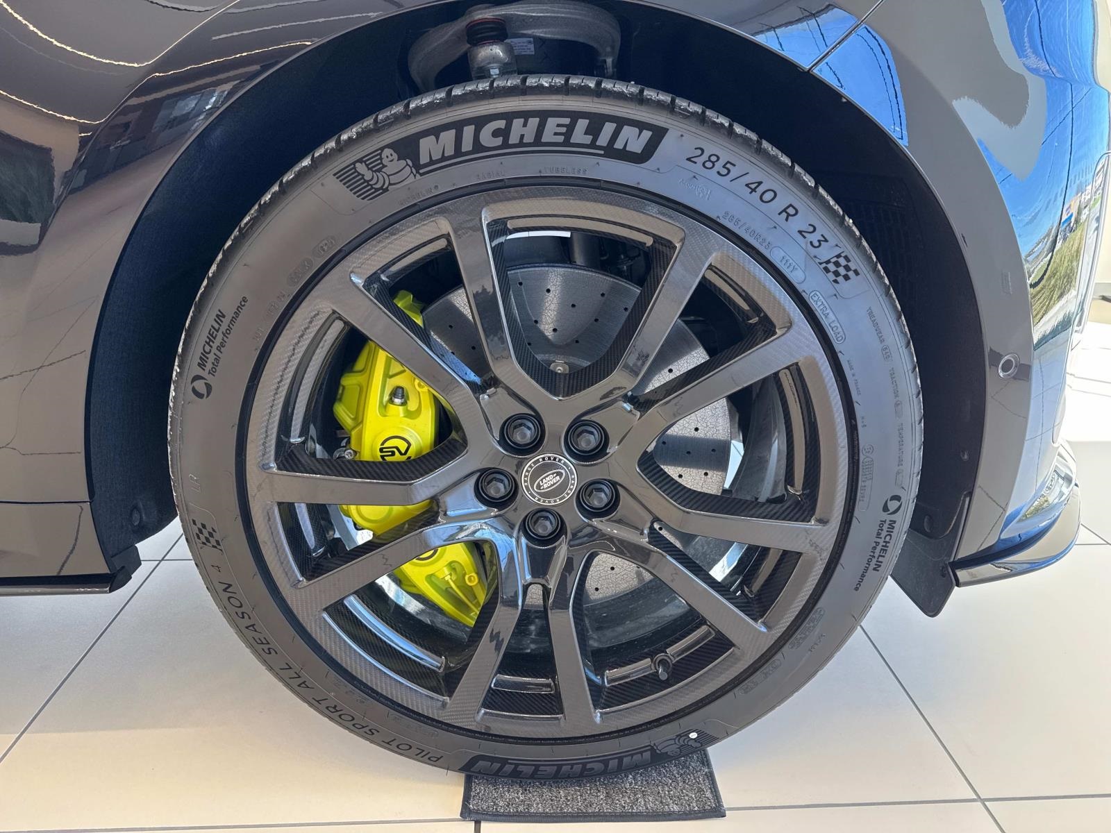 2025 Land Rover Range Rover Sport photo 3