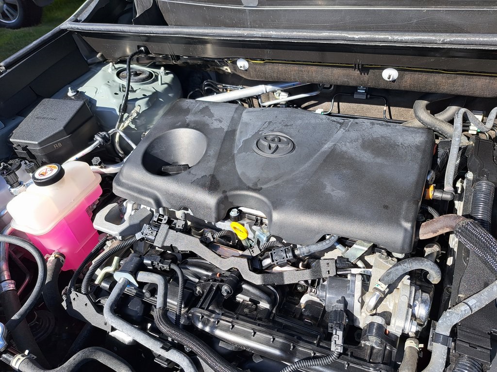2022 Toyota RAV4 Hybrid XLE photo 28