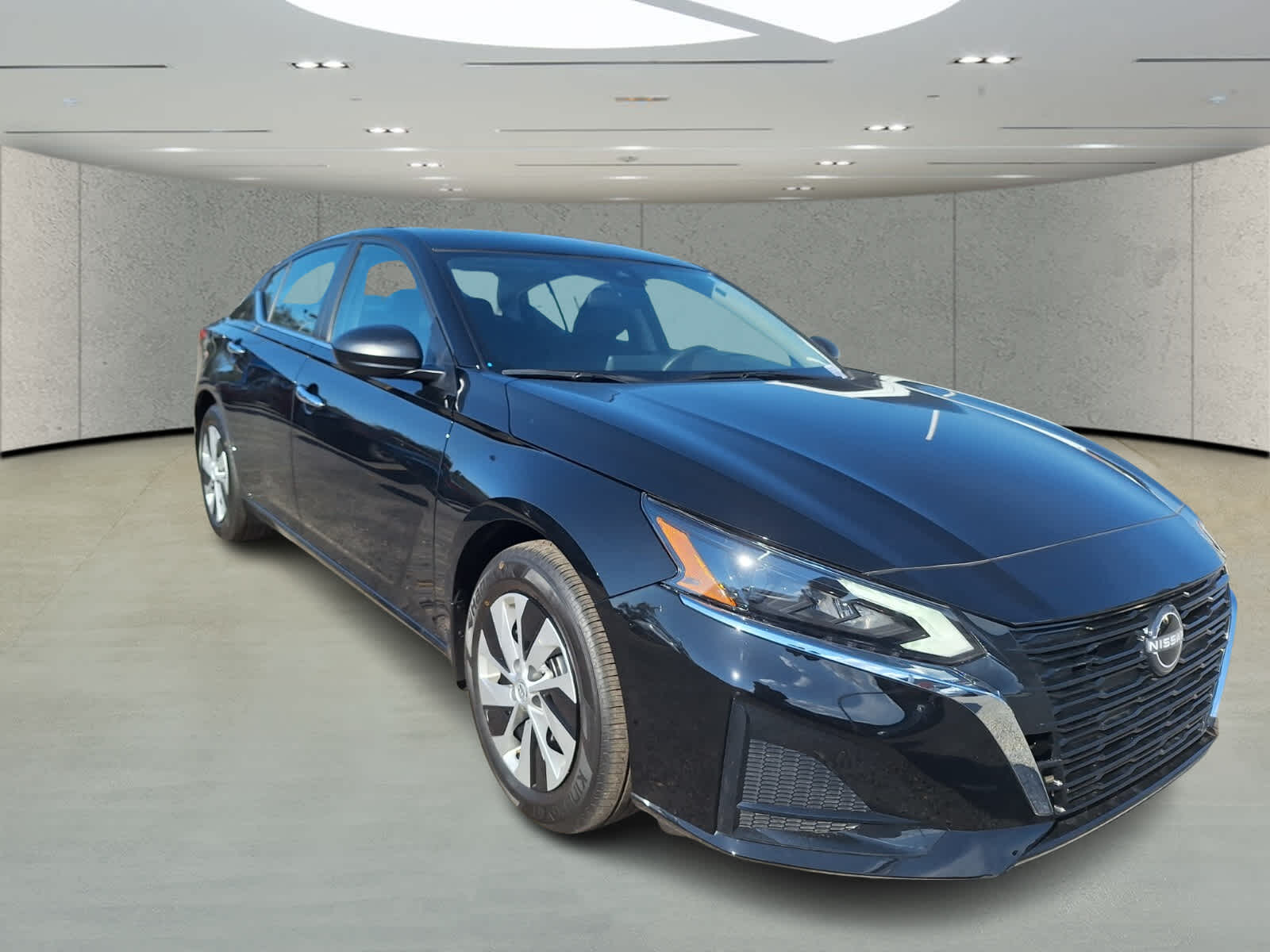 2025 Nissan Altima S photo 3