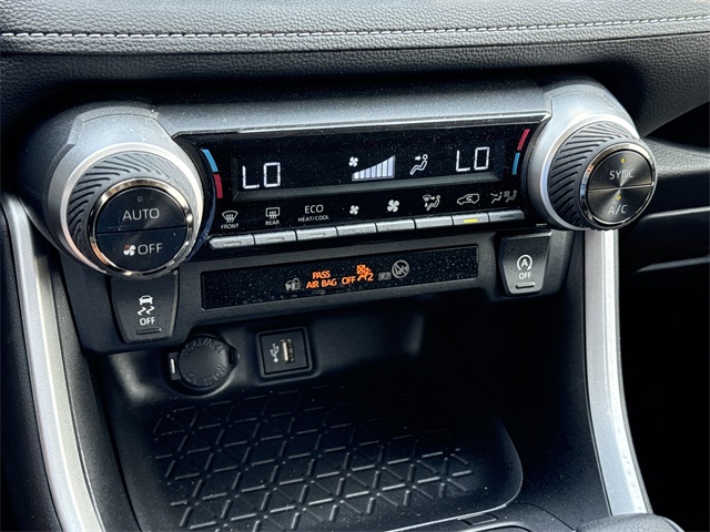 2024 Toyota RAV4 XLE photo 23