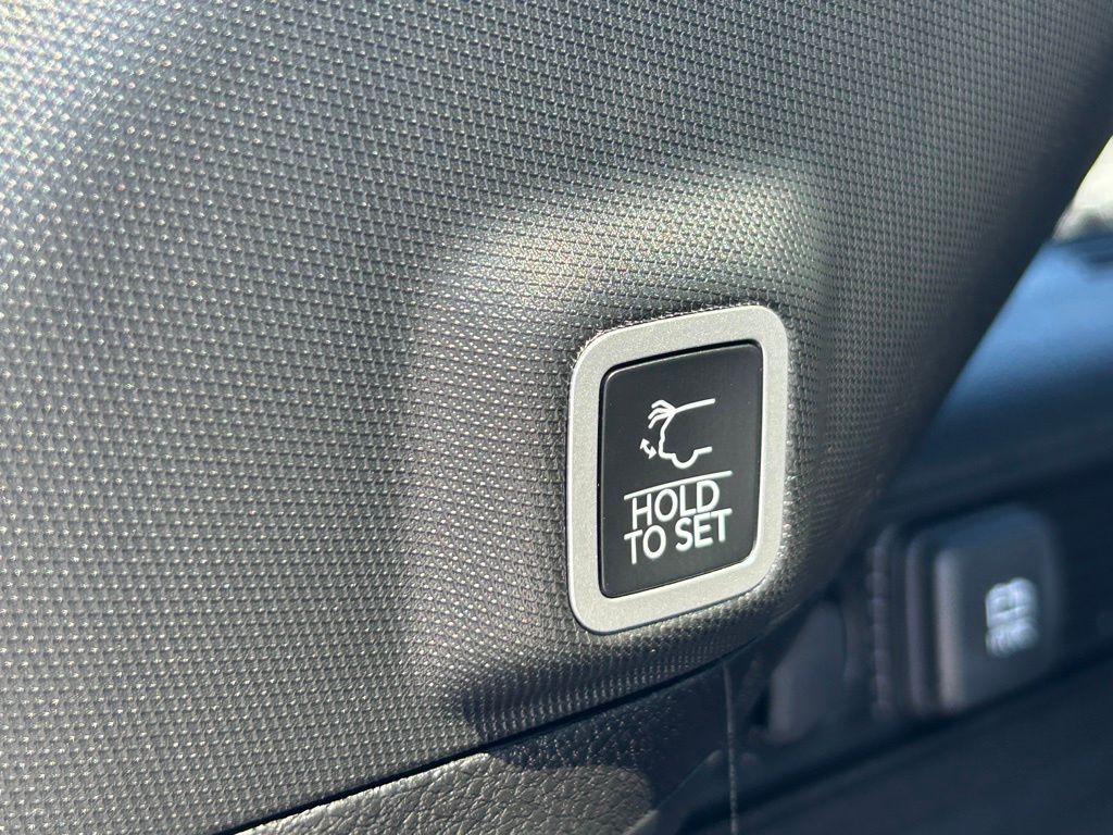 2025 Jeep Grand Cherokee Limited photo 35