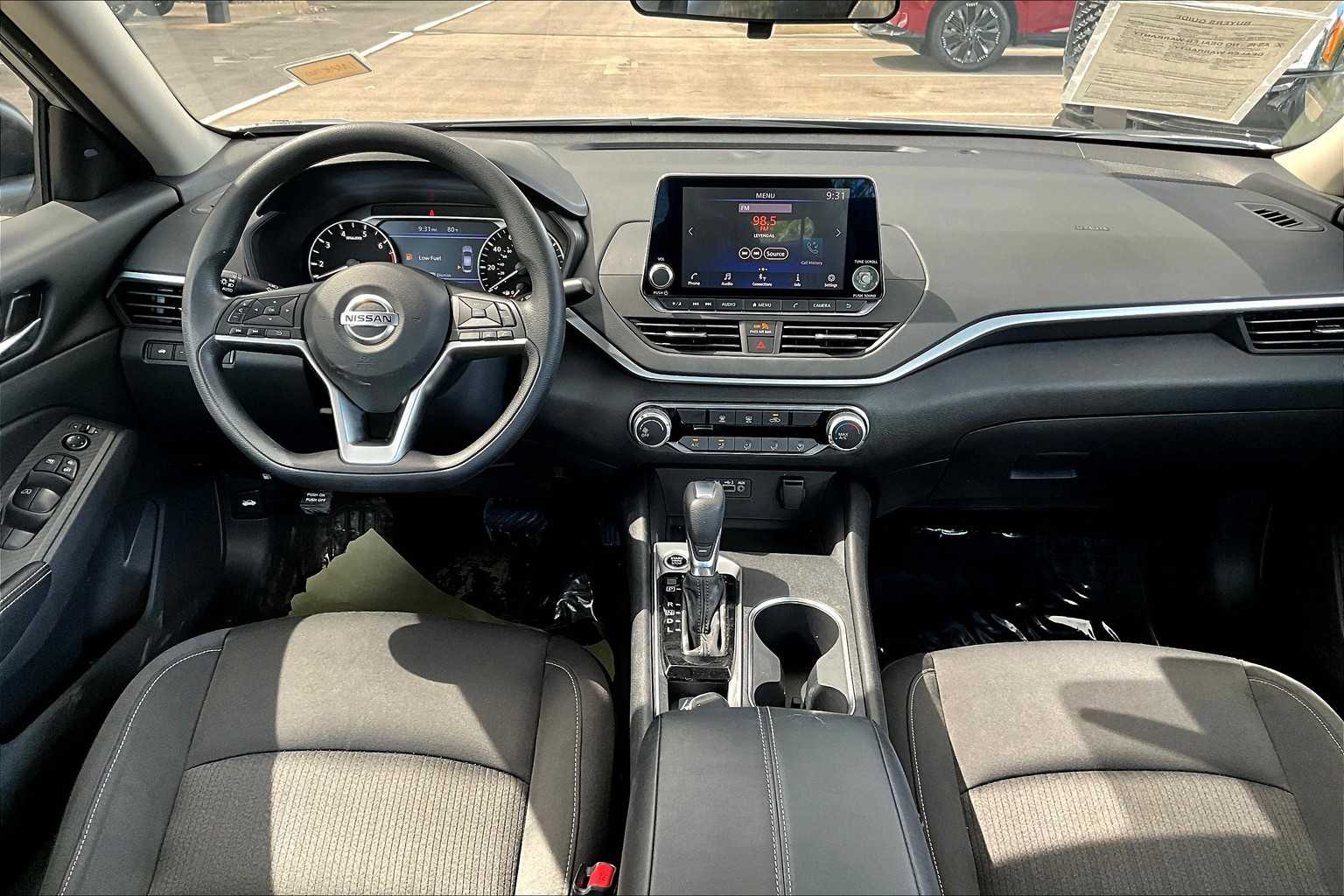 2022 Nissan Altima 2.5 SV photo 9