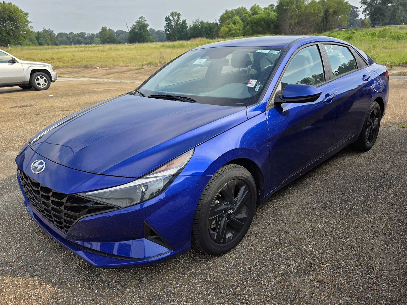 2023 Hyundai Elantra SEL photo 2