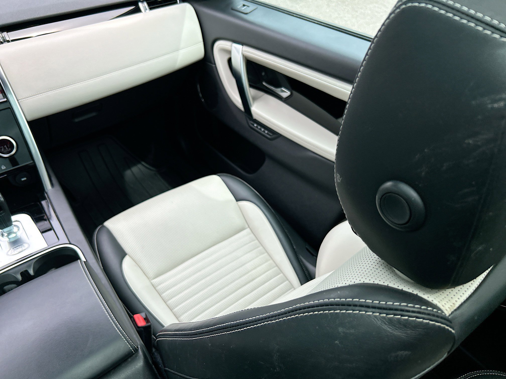 2020 Land Rover Discovery Sport SE R-Dynamic photo 14