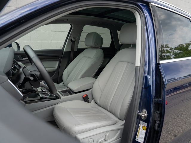 2022 Audi Q5 45 S line Premium photo 2