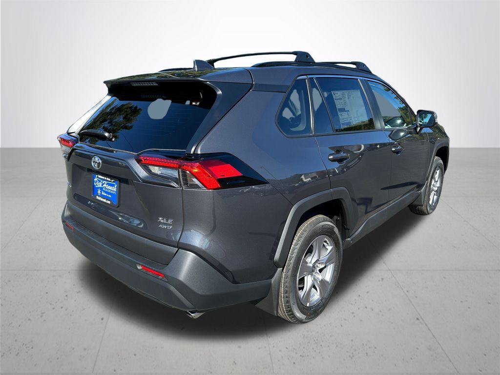 2025 Toyota RAV4 XLE photo 7