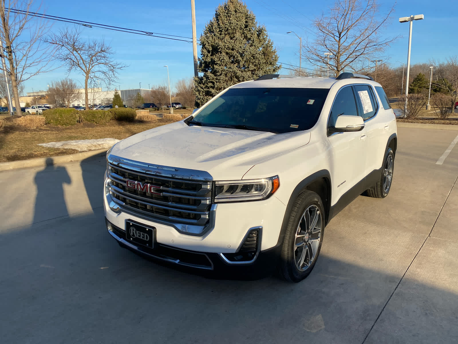 Used 2022 GMC Acadia SLT with VIN 1GKKNML44NZ157912 for sale in Kansas City