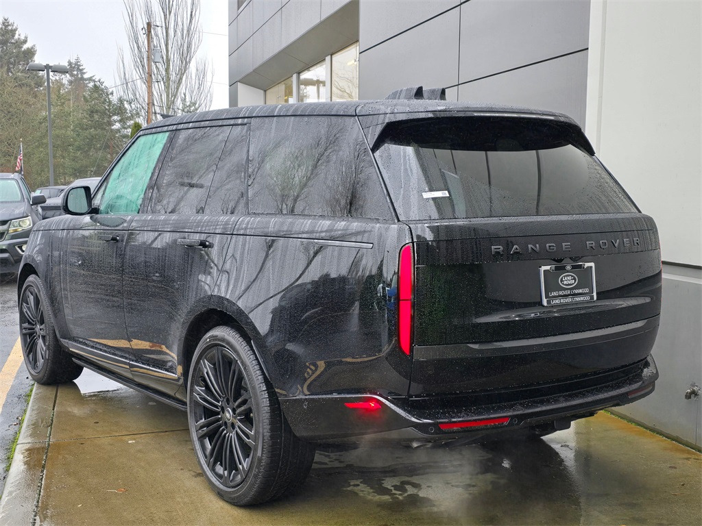 2025 Land Rover Range Rover SE photo 2