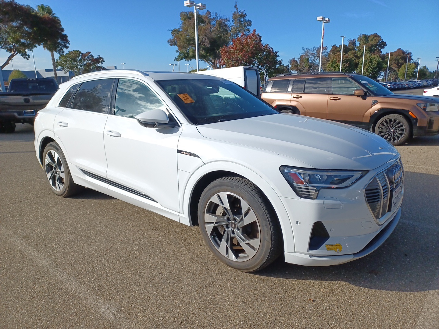 2022 Audi e-tron Premium Plus photo 3