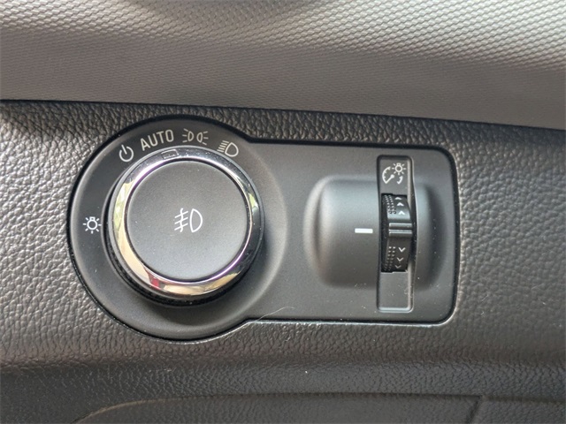 2012 Chevrolet Sonic LT photo 22
