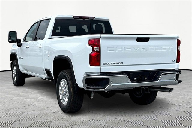 2025 Chevrolet Silverado LT photo 4
