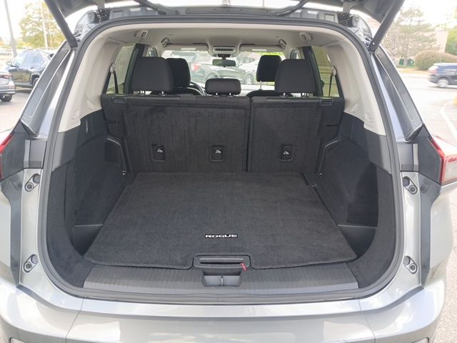 2024 Nissan Rogue SV photo 9