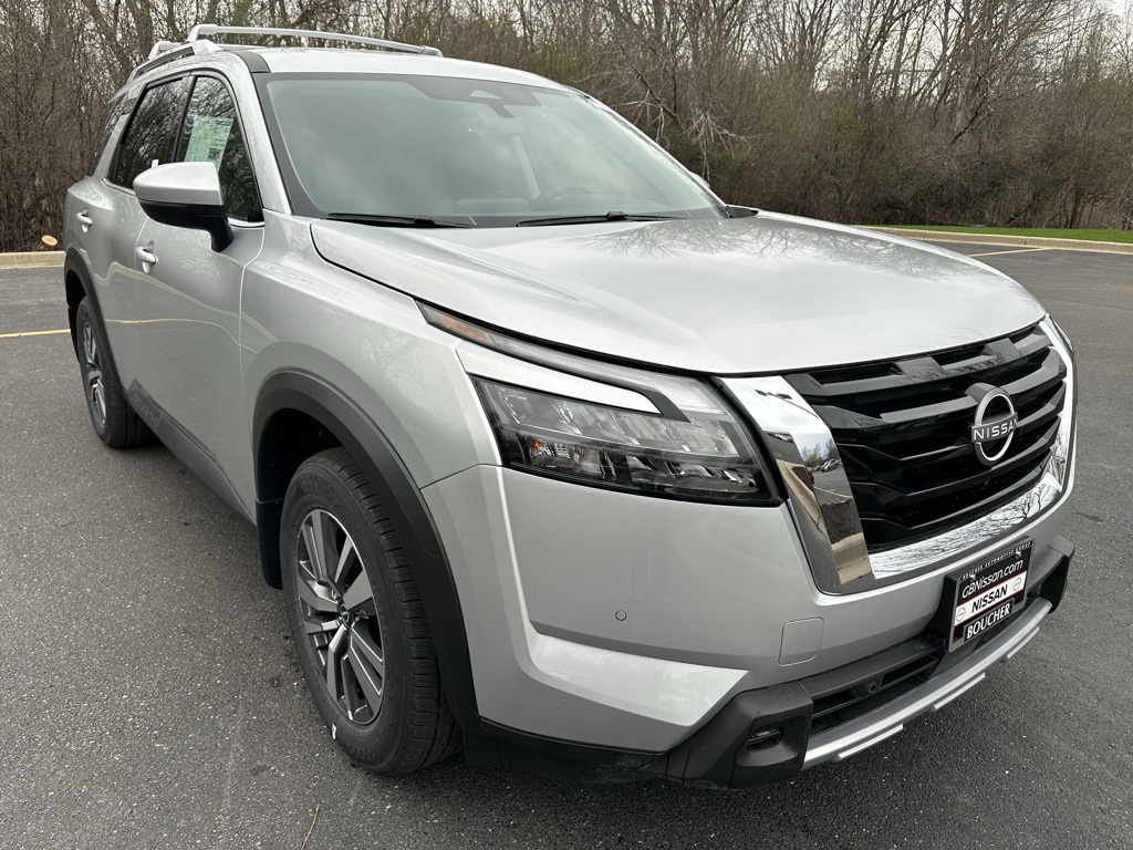2025 Nissan Pathfinder SL photo 2