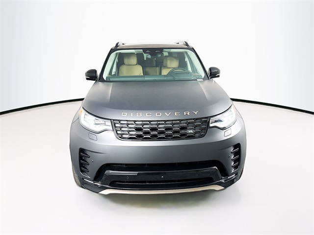 2026 Land Rover Discovery photo 2