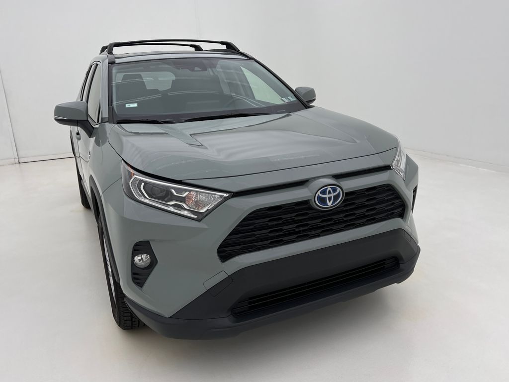 2021 Toyota RAV4 Hybrid XLE photo 2