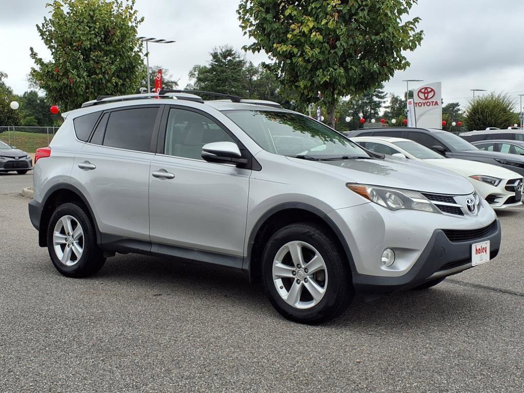 2013 Toyota RAV4 XLE photo 2