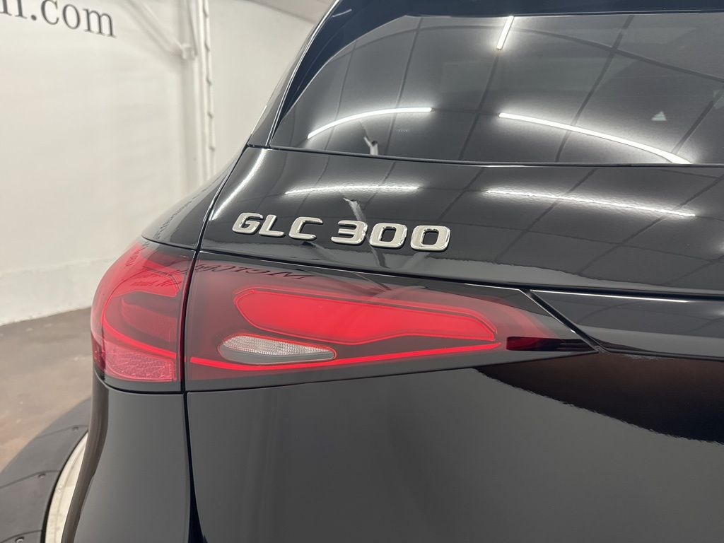 2026 Mercedes Benz GLC 300 photo 8