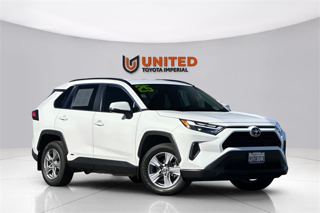 2025 Toyota RAV4 XLE's photo