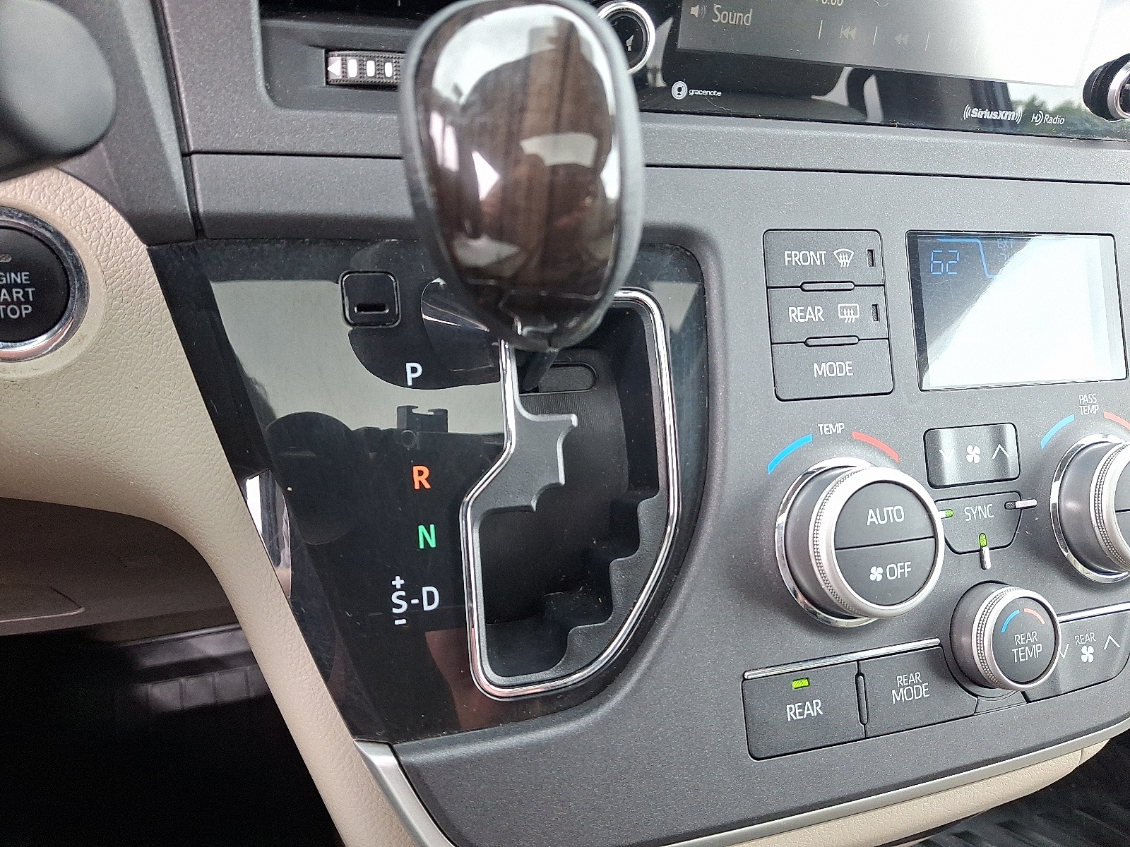 2020 Toyota Sienna XLE photo 18