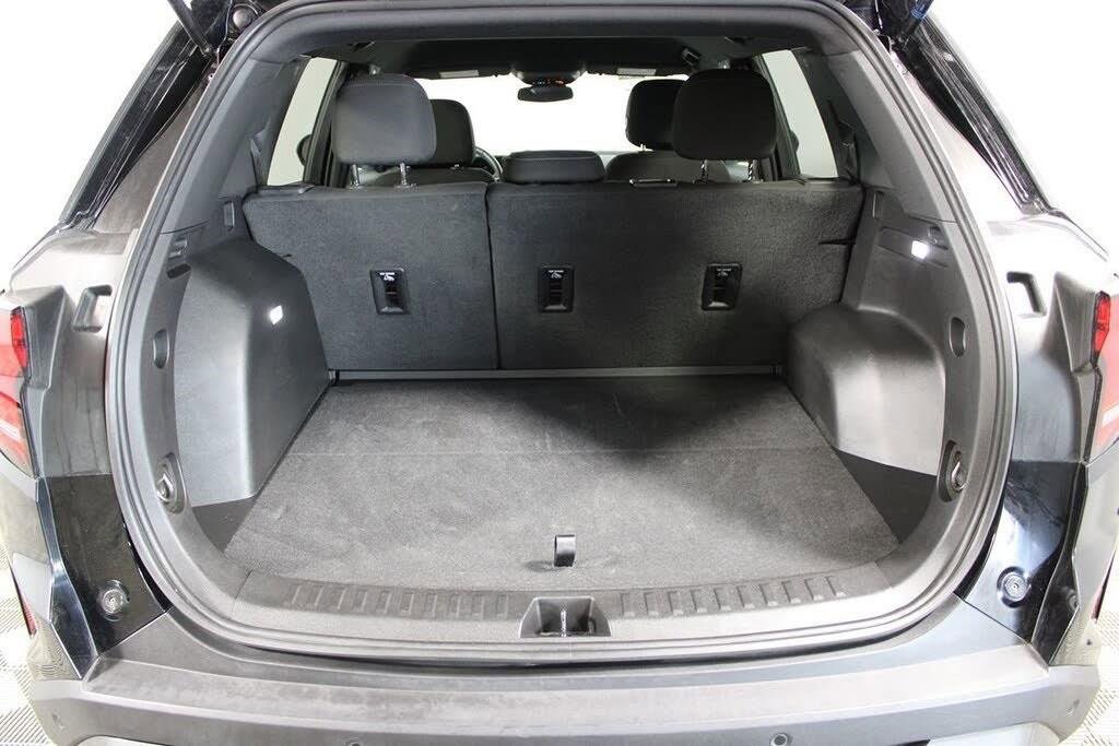 2025 GMC TERRAIN - Image 4