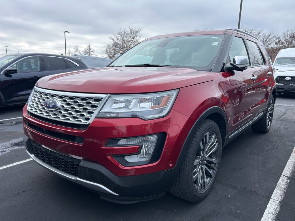 2017 Ford Explorer Platinum's photo
