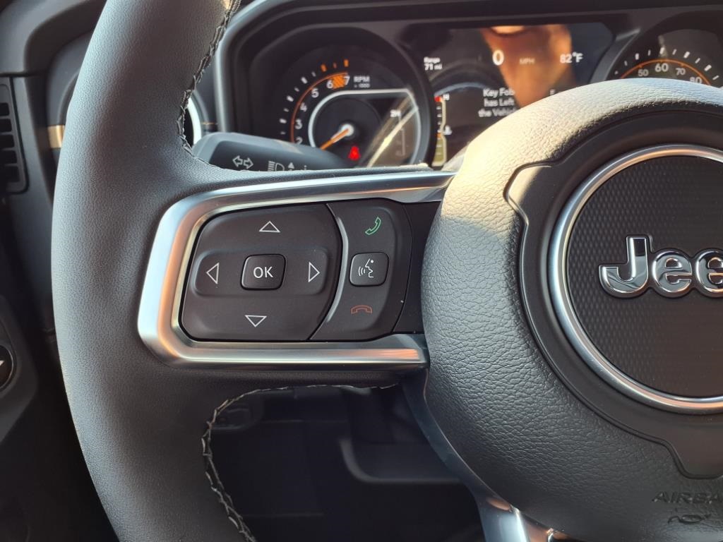 2025 Jeep Wrangler Sahara photo 11