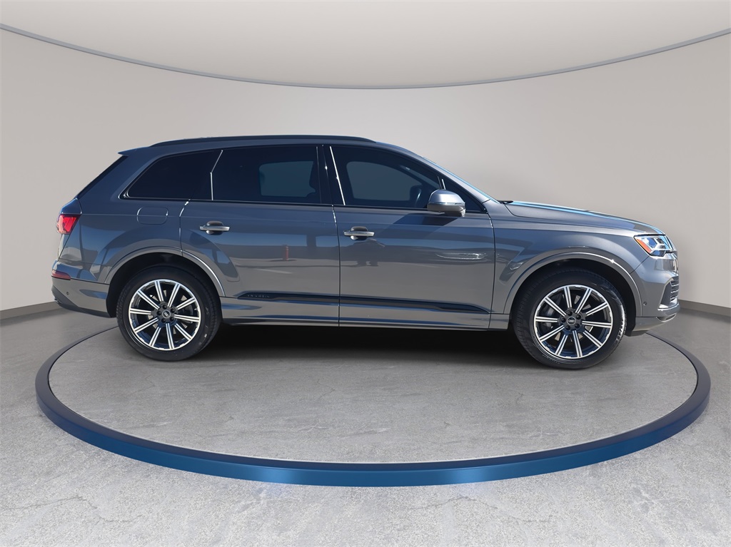2023 Audi Q7 45 Premium Plus photo 4