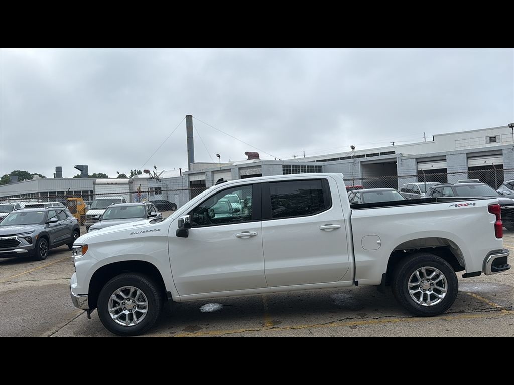 2026 Chevrolet Silverado 1500 LT photo 2