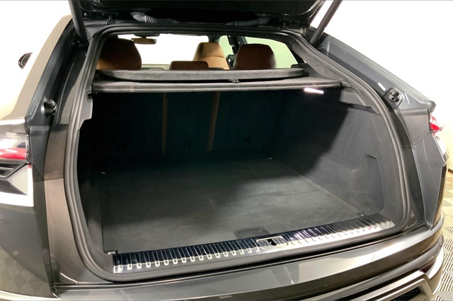 2019 Lamborghini Urus Base photo 23