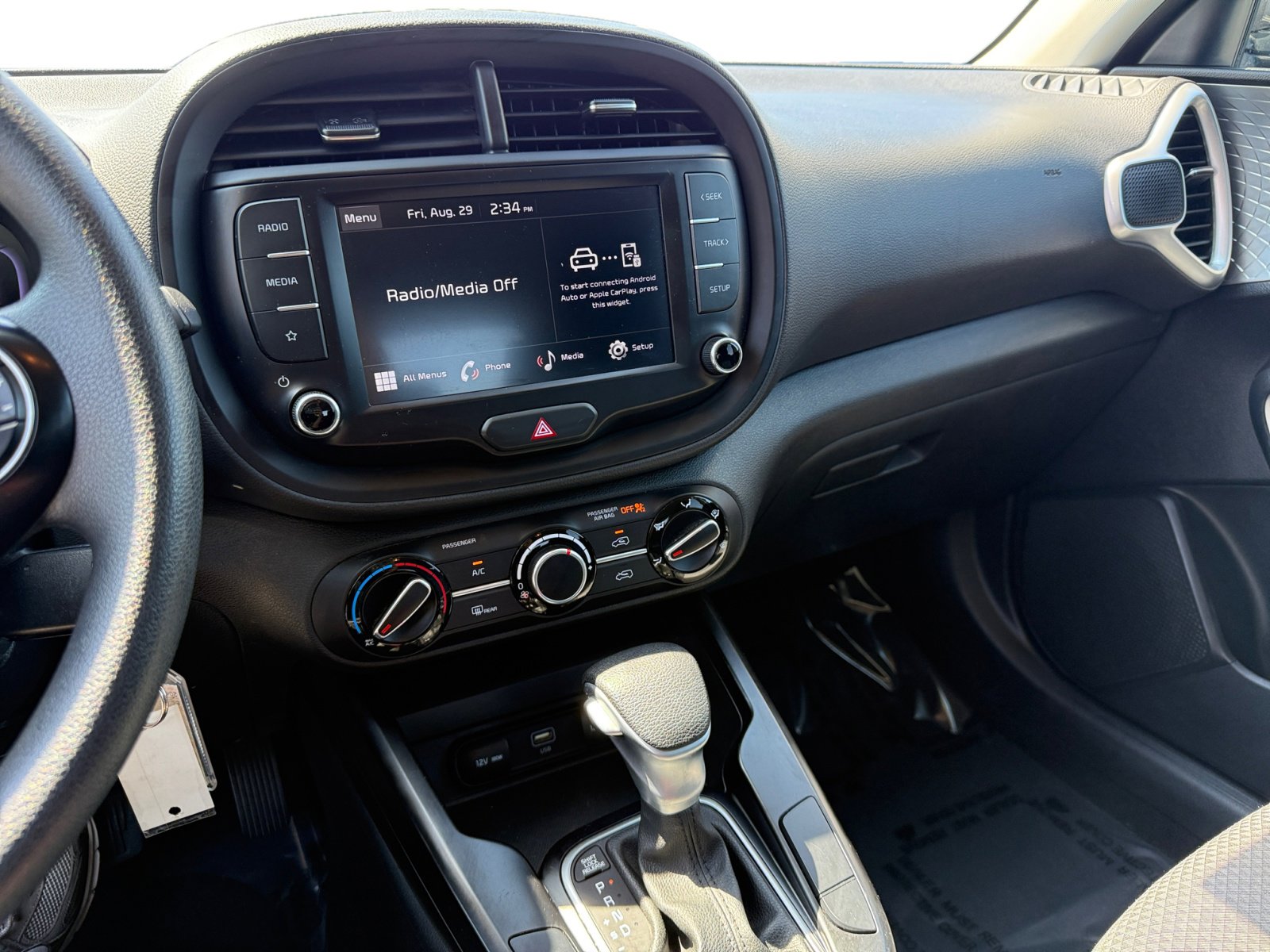 2023 Kia Soul LX photo 12