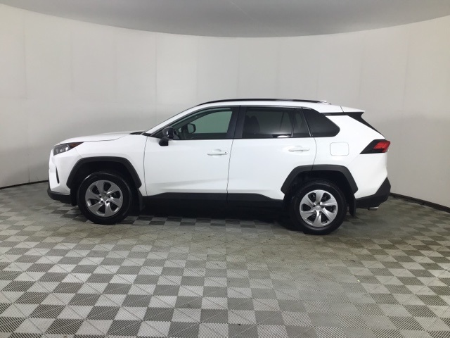 2021 Toyota RAV4 LE photo 3