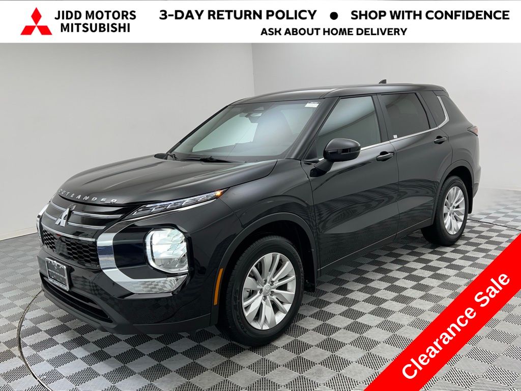 2025 Mitsubishi Outlander ES's photo