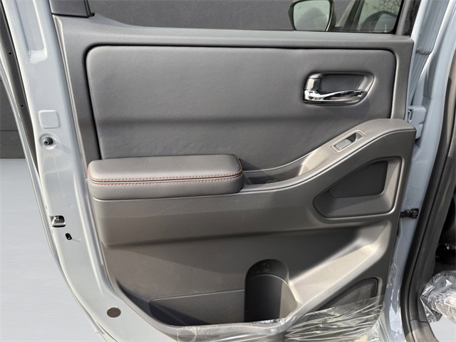 2025 Nissan Frontier PRO-4X photo 13
