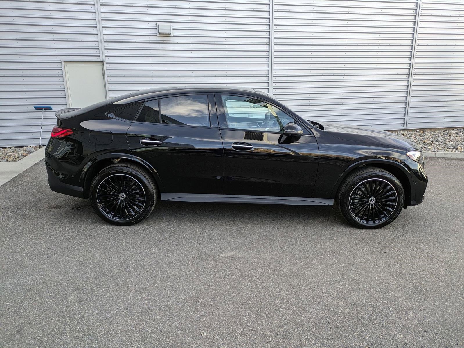 2025 Mercedes Benz GLC 300 4MATIC photo 2