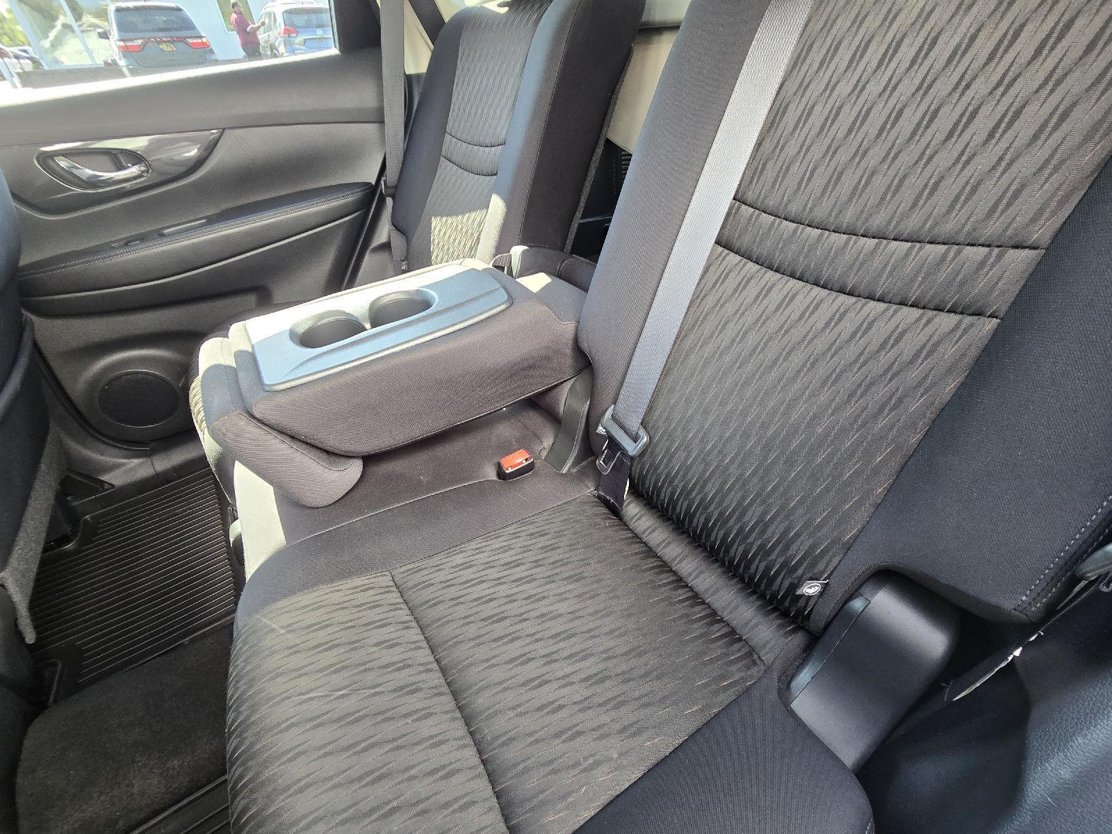 2017 Nissan Rogue SV photo 27