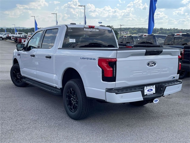 2025 Ford F-150 Lightning XLT photo 3