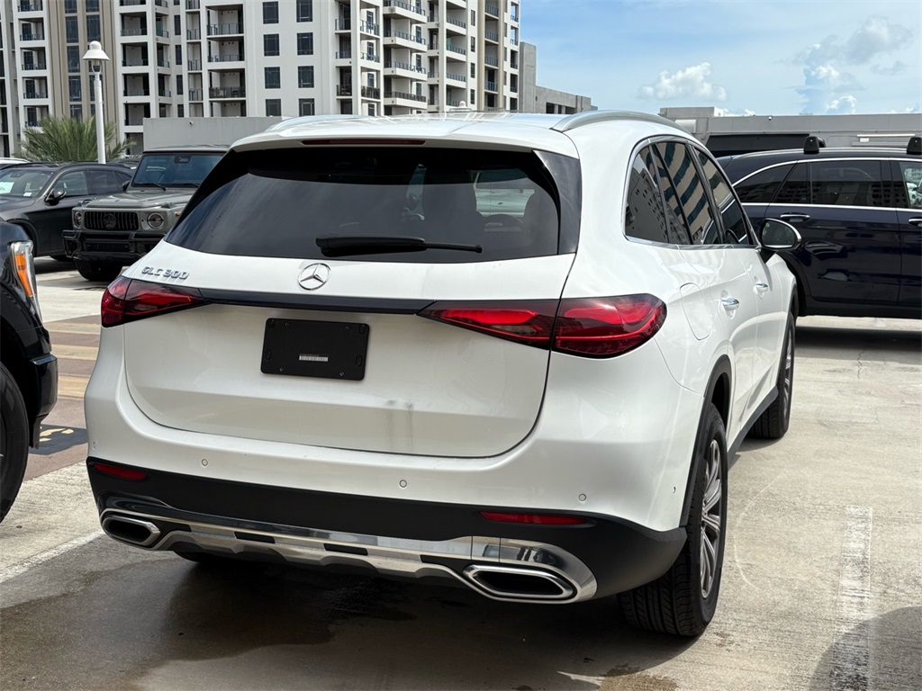 2023 Mercedes Benz GLC 300 photo 4