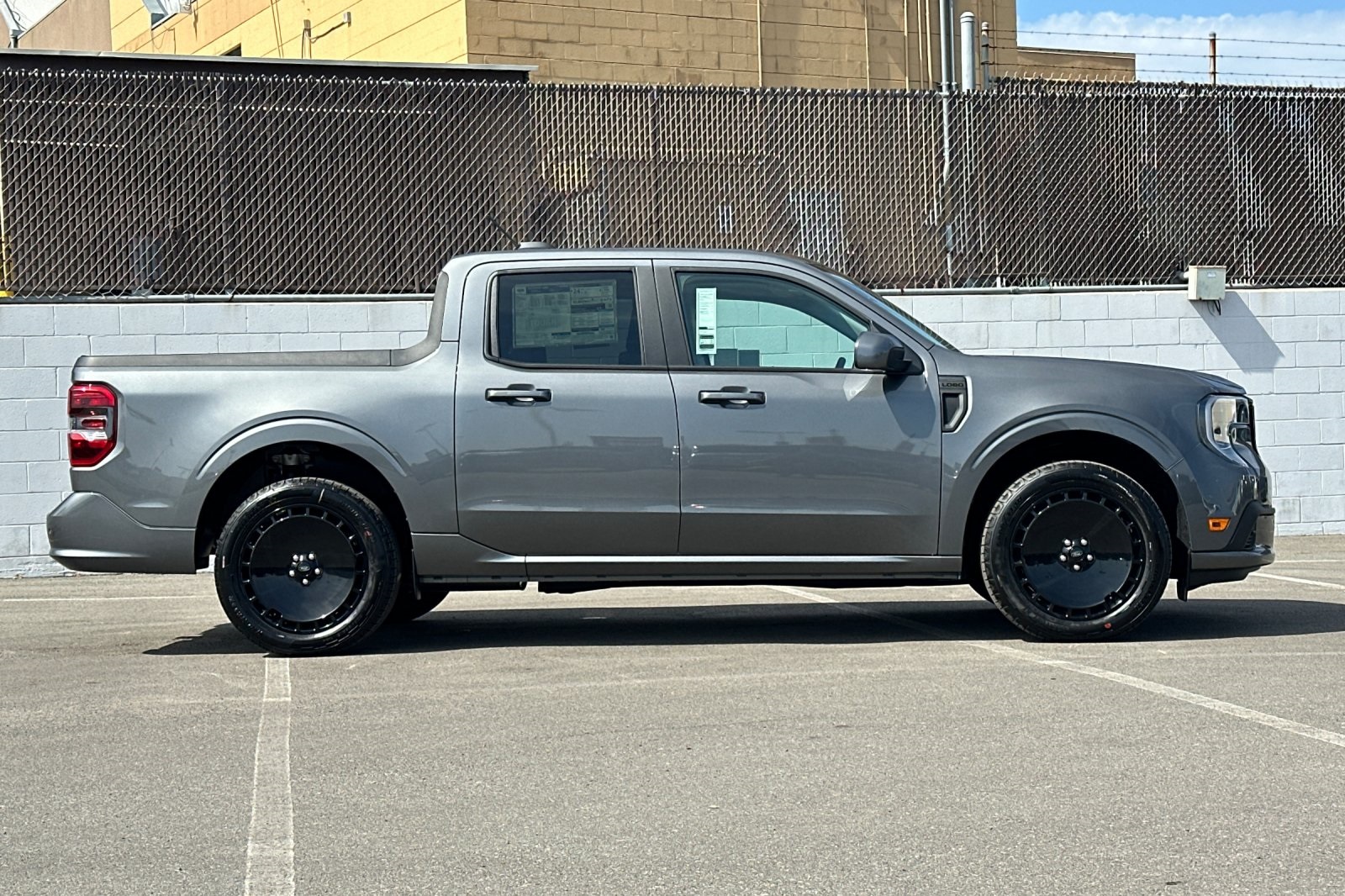 2025 Ford Maverick photo 2