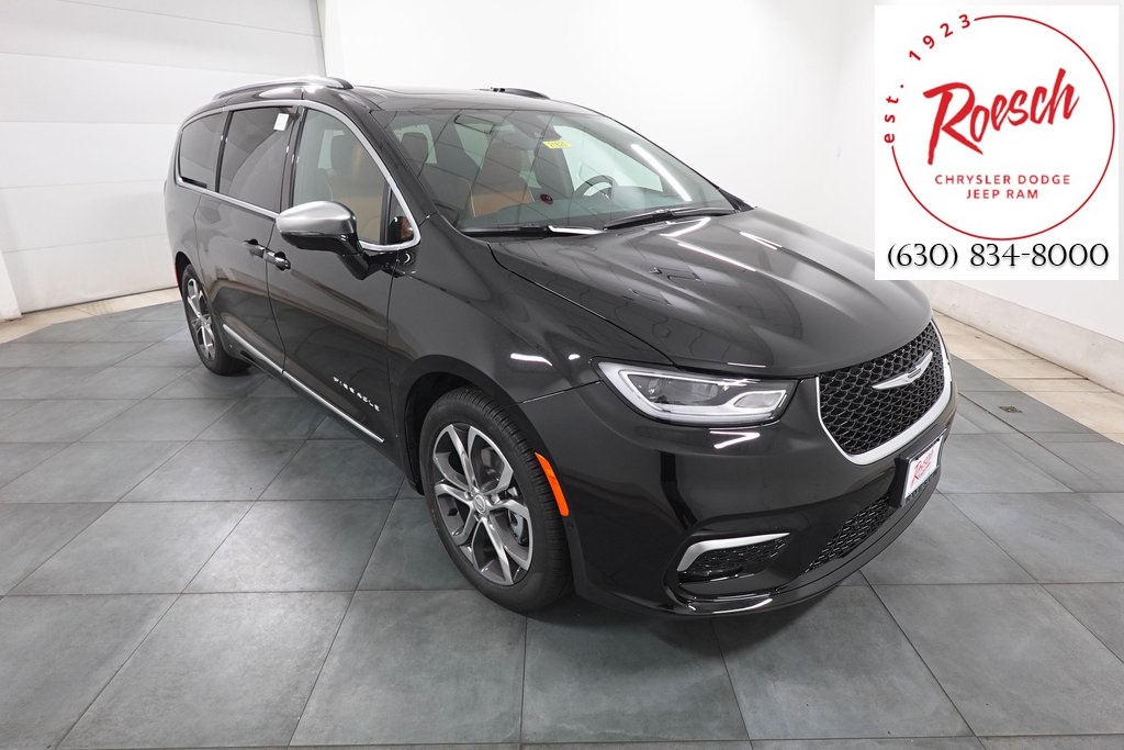2026 Chrysler Pacifica Pinnacle's photo
