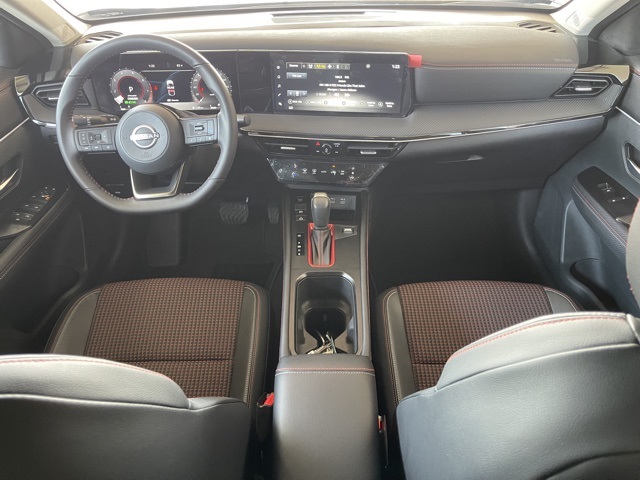 2025 Nissan Kicks SR photo 9